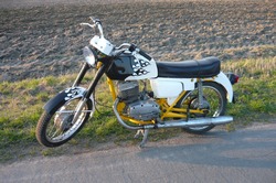 Moto1 (2048x1360)